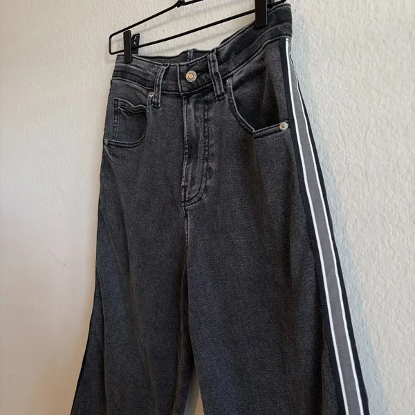 HOLLISTER Black High Rise Cropped Wide Leg Lines Relaxed Denim Jeans Womens 26 - Image 5