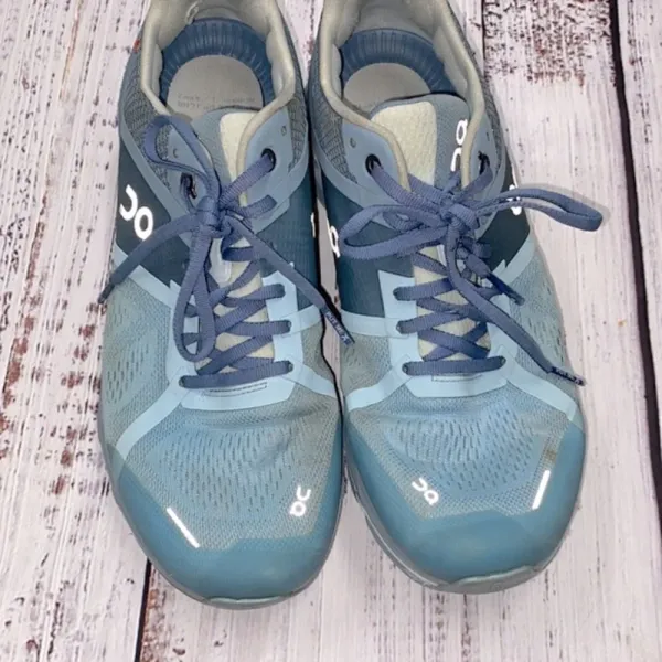 On Cloud blue running shoes size 9 1/2 - Image 7