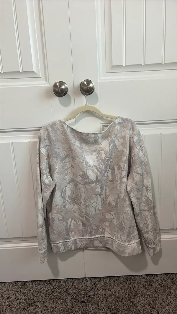 Hollister off the shoulder camo sweatshirt - Image 2
