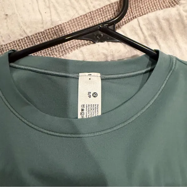 Lululemon Crewneck Cropped T-Shirt in Medium Forest - Image 8