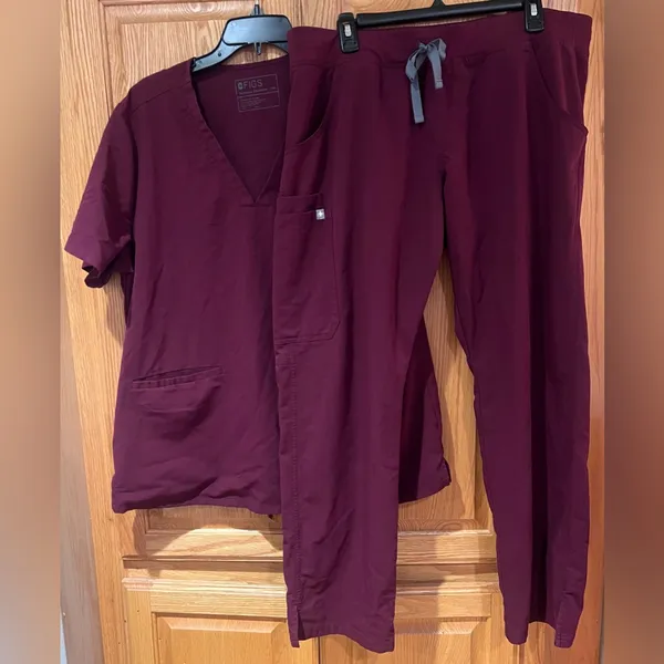 FIGS Burgundy Casma Three-Pocket Top & Kade Cargo Scrub Pants Set Size XL/XXL‎ - Image 10