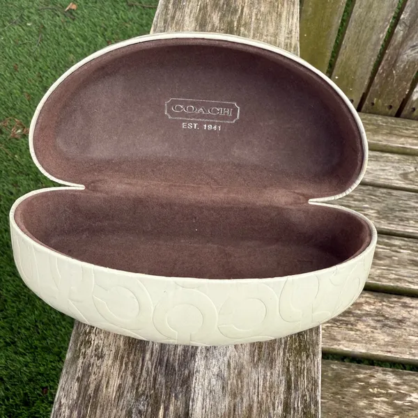 Coach Signature Monogram‎ OFF WHITE Hard Clamshell Eye Glass Sunglasses Case - Image 3