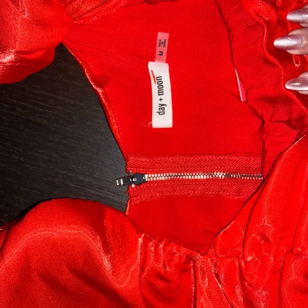 Chic Red Ruched Blouse with Puff Sleeves Size M - Image 4