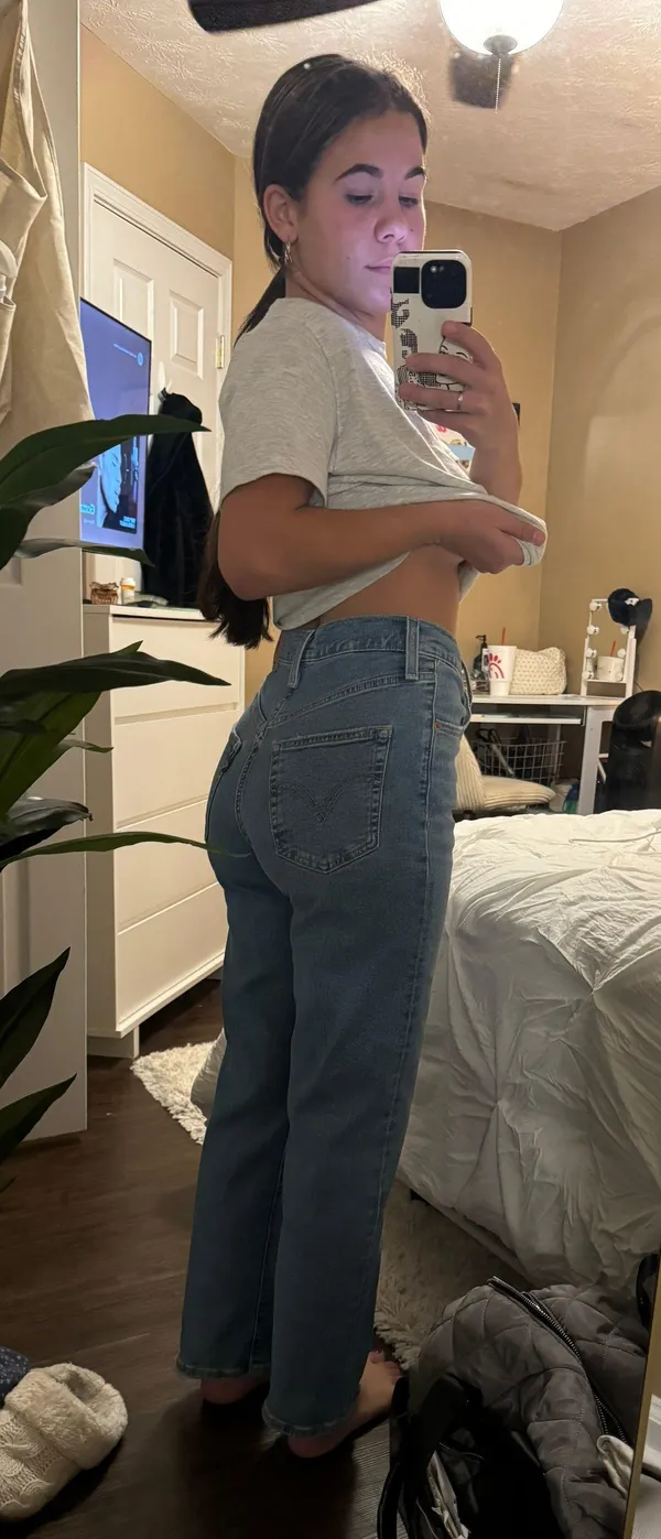 Levi’s Ribcage Jeans - Image 4