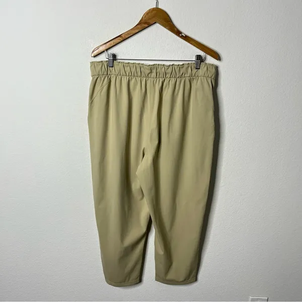 Lululemon‎ Stretch High Rise Crop 23" Trench Tan Pants Womens Size 14 - Image 7