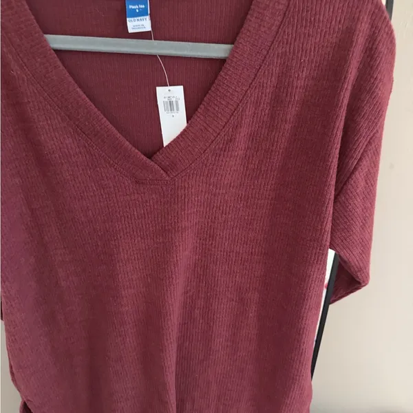 NWT Old Navy Women's Deep Red V-Neck Sweater - Image 2