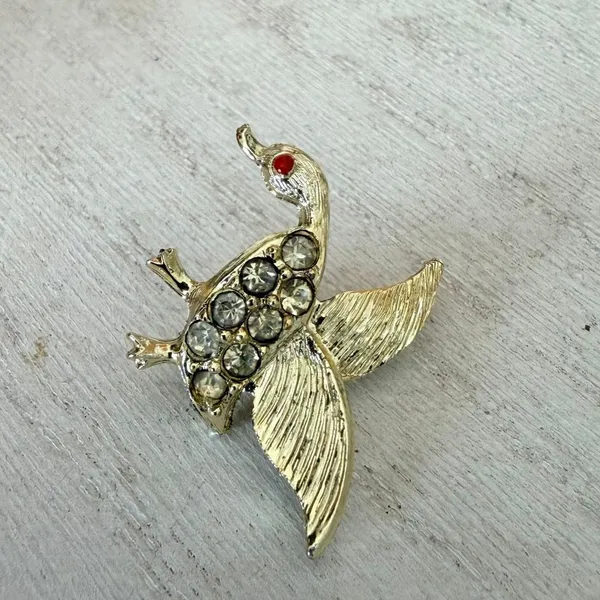 Vintage NEMO Gold Tone Rhinestone Bird Brooch Red Eye - Image 4