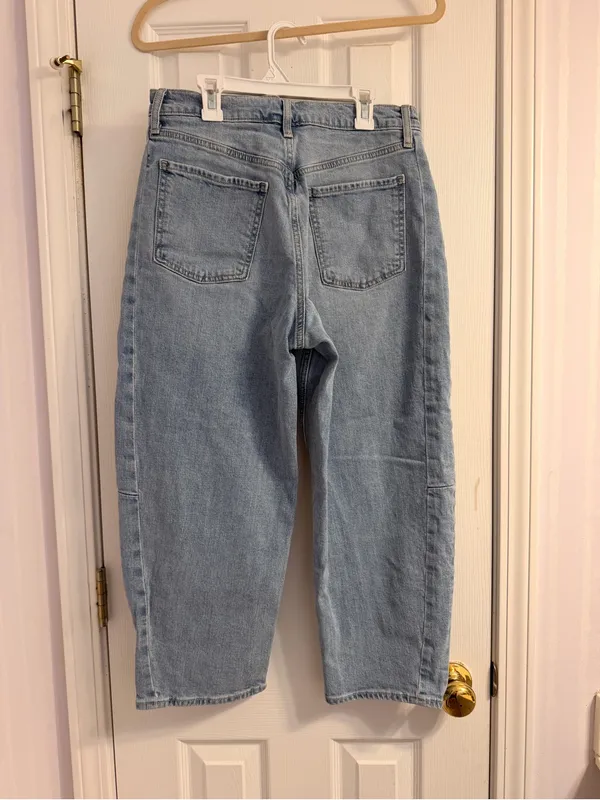Old Navy High-Waisted Barrel Ankle Jeans Size: 8 petite - Image 4