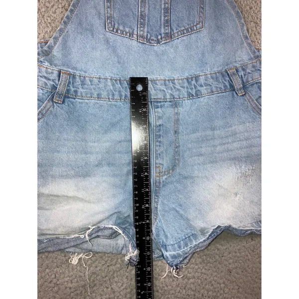 Denim Shorts Overalls Women M 10 Light Wash Distressed Raw Hem Shortalls Y2K 90s - Image 6