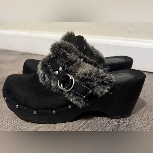 Melrose Ave Faux Fur Lined Studded Clogs | Cozy Winter Shoes | Size 7.5 - Image 4