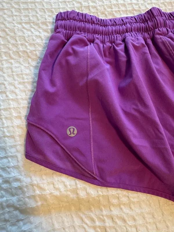 Lululemon Hotty Hot 2.5" Shorts - Image 3