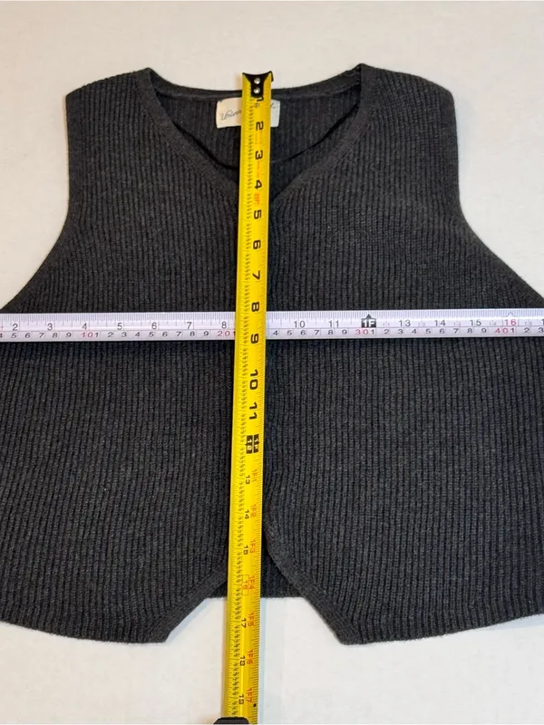 Universal Threads Sweater Vest M Grey Ribbed Button Front 90s Minimalist Preppy - Image 8