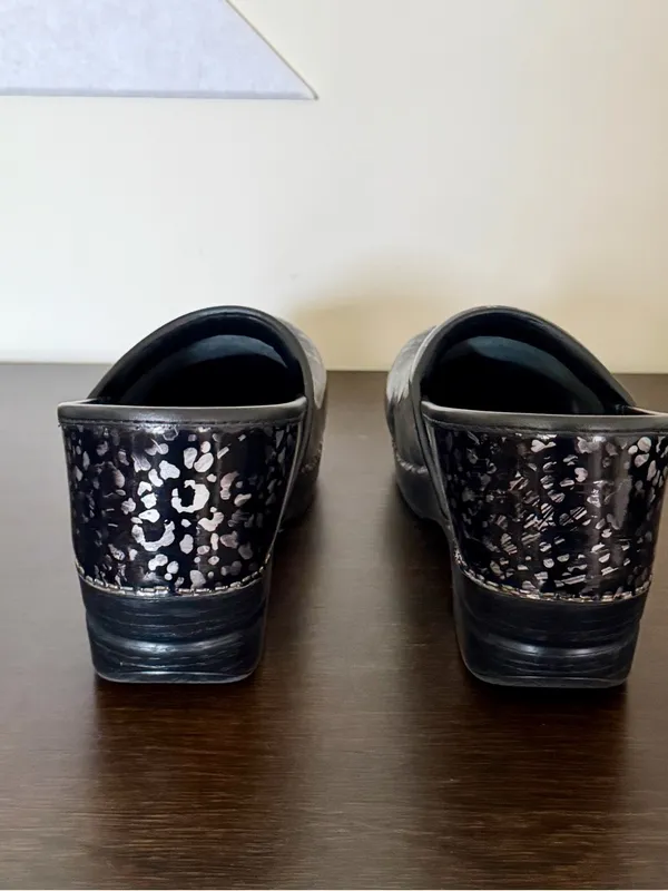 Dansko Professional Clogs Pewter Leopard Patent Leather Shoes Womens 40 9.5-10 - Image 3