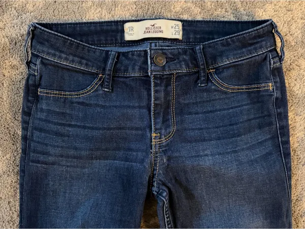 Hollister Low-Rise Jeggings Dark Wash - Image 2