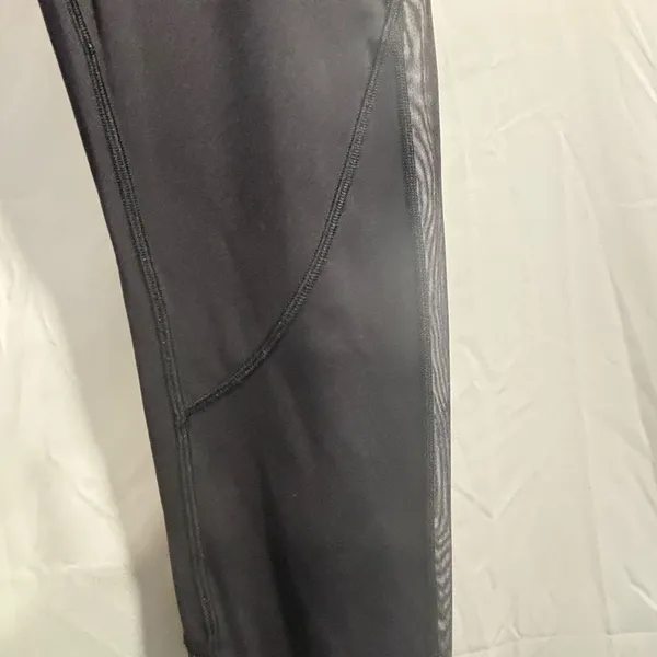 LULULEMON black and mesh leggings excellent condition 8 - Image 8