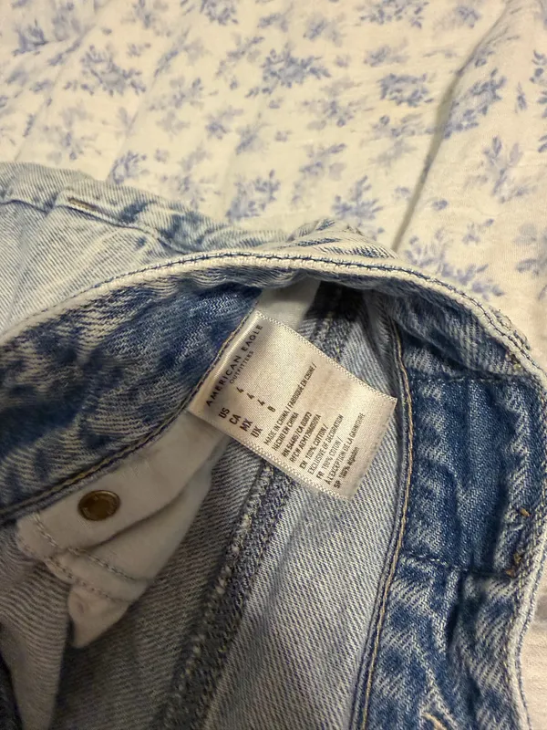 American Eagle Mom Shorts - Image 4