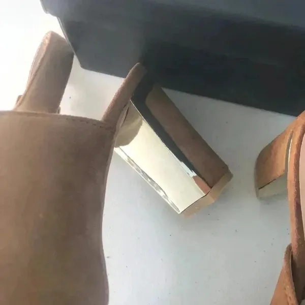 NIB!Spirit Moda Tan -Peek toe -gold back heel Chucky shoes size 9 - Image 7