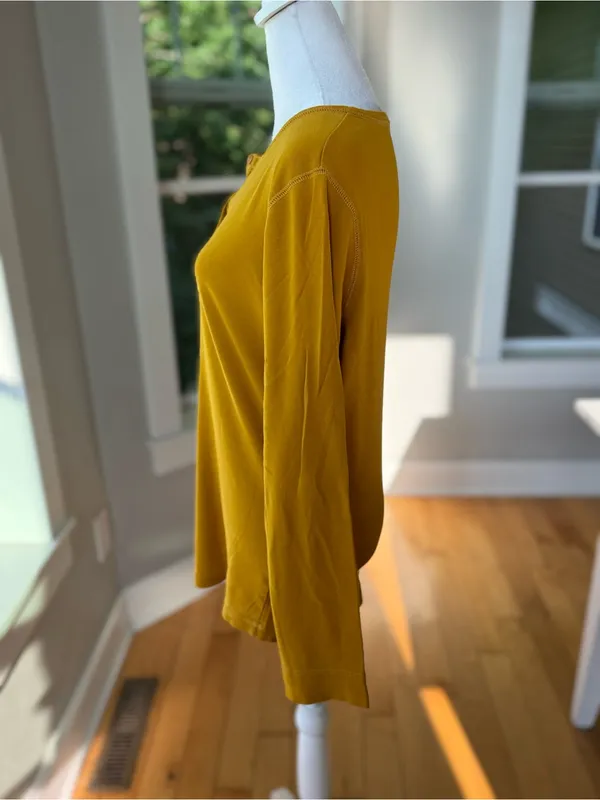 Duluth Trading Co Mustard Yellow Long-Sleeve Henley T Shirt Sz Medium - Image 2