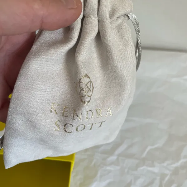 Kendra Scott Yellow Jewelry Box with Cream Pouch - Image 5