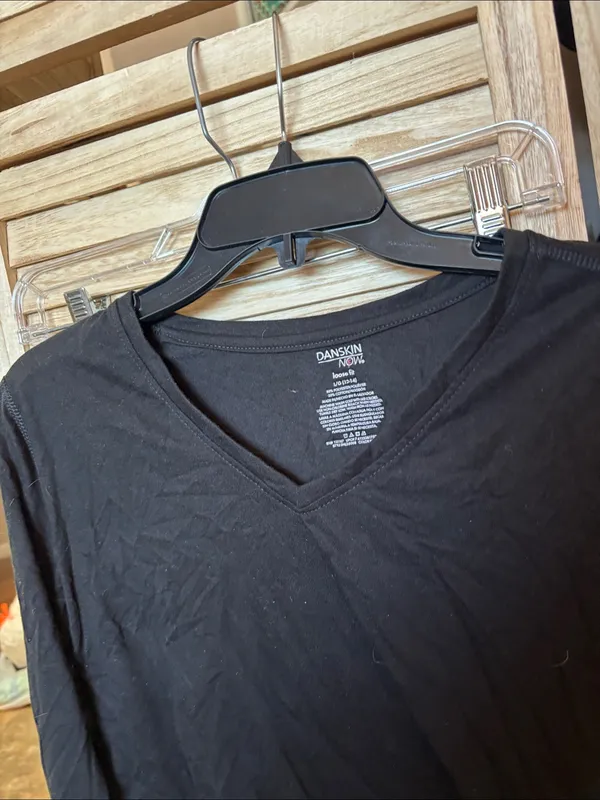 Danskin Now Black Long-Sleeve V-Neck Shirt Large - Image 3