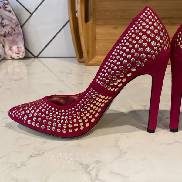 Betsey Johnson Faalyn Fuschia Studded Pointed Toe heels rocker size 6.5 quirky - Image 8