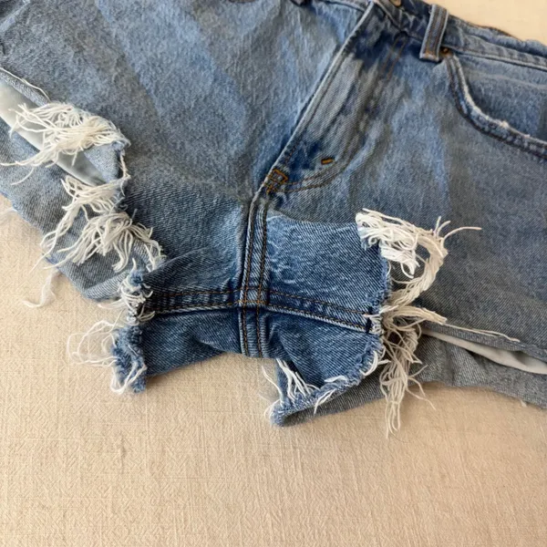 Abercrombie & Fitch Curve Love High Rise Mom Short Denim Distressed Blue Size 26 - Image 2