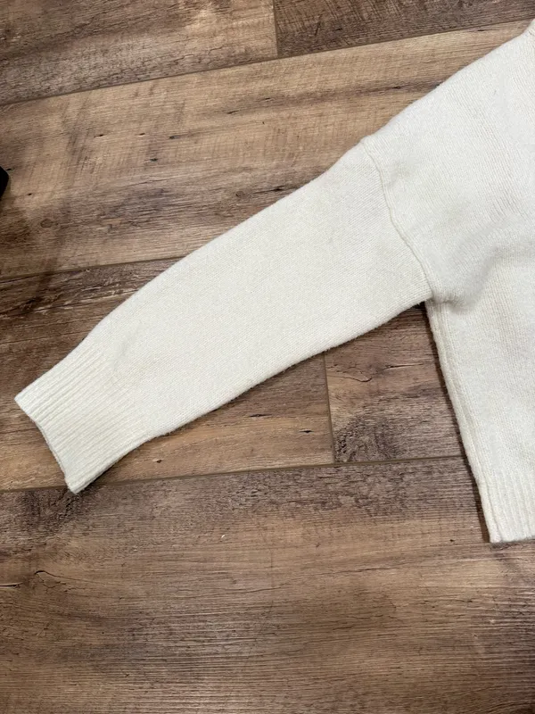 Abercrombie Sweater Women’s V-Neck white - Image 3