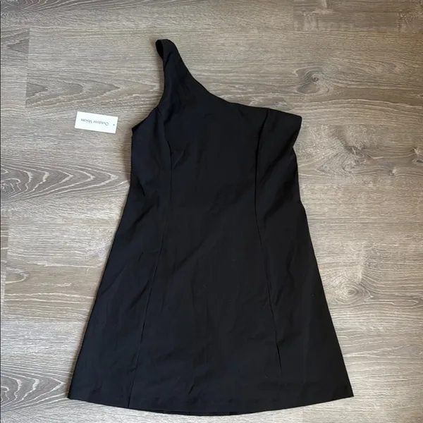 NEW Outdoor Voices One Shoulder  lined Medium - Image 2
