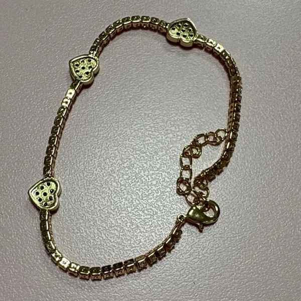 Elegant Gold Heart Bracelet - Image 4