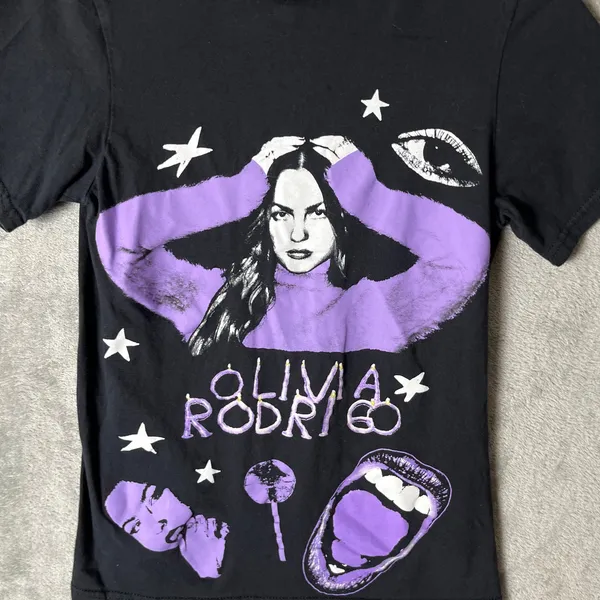 Olivia Rodrigo Graphic T-Shirt Purple Black Pop Star Concert Band Tee‎ Size XS - Image 2