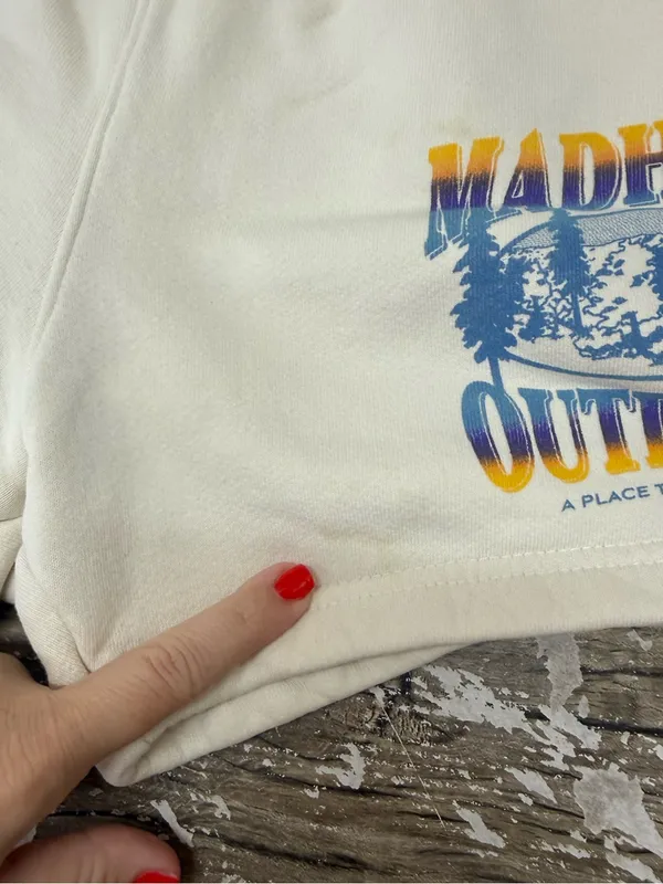 Mad happy outdoor shorts. Size small - Image 3