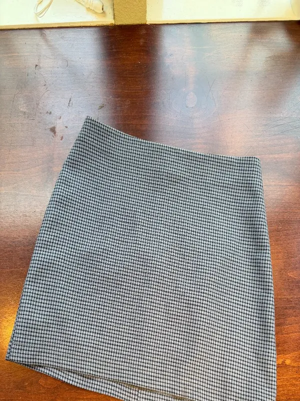 URBAN OUTFITTERS Houndstooth Check Plaid Stretch Mini Skirt Size Small - Image 3