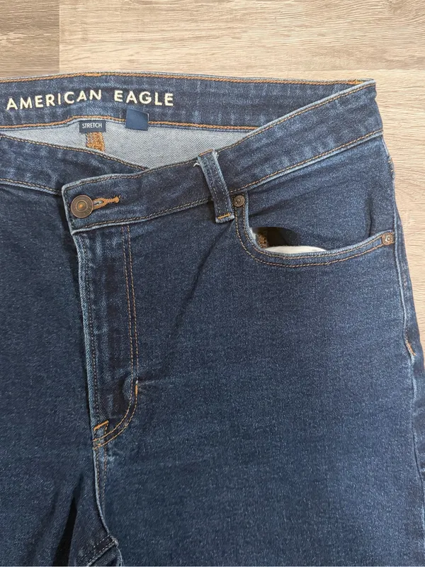 American Eagle Women’s High Rise Med Wash Blue Denim Mom Jeans Size 12 Reg - Image 2