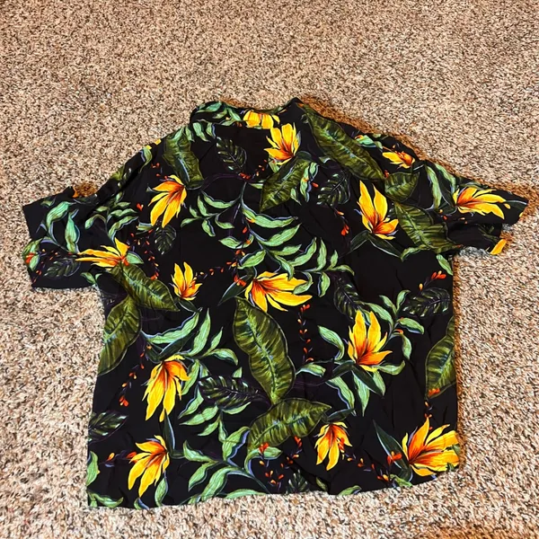 Olivaceous Women's Medium Tropical Print Button Down Short‎ Sleeve Shirt - Image 5