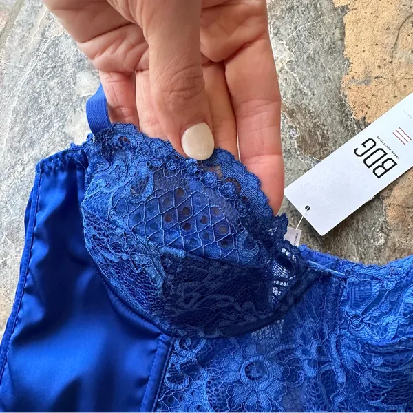 BDG Urban Outfitters Lace and Satin Corset Crop Top NWT Size Medium Royal Blue - Image 4
