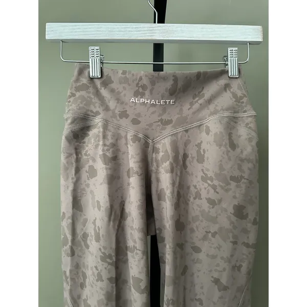 Alphalete Surface Power Leggings Pebble Print Mocha Medium - Image 6