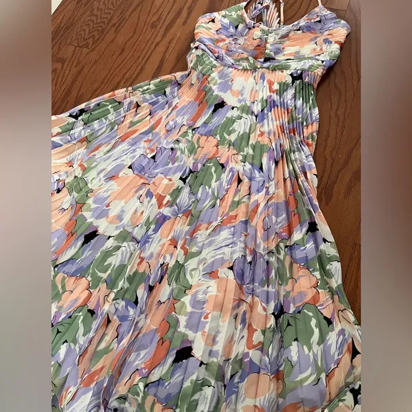 ASTR the label BLYTHE FLORAL PLISSE MIDI DRESS - Image 11