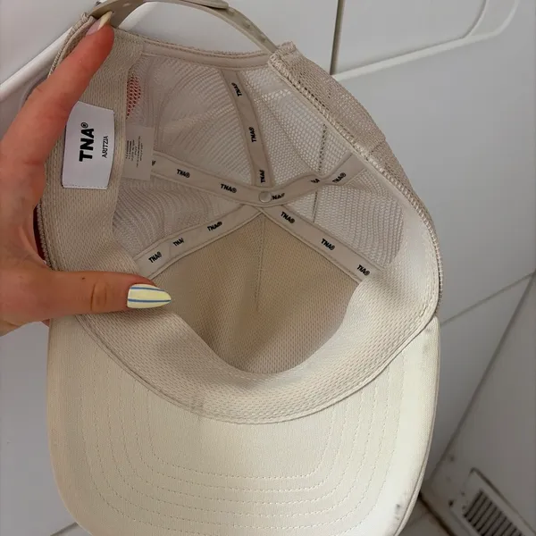 Aritzia hat TNA - Image 2