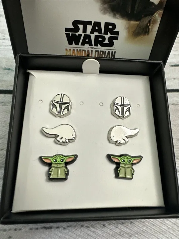 Disney Star Wars The Mandalorian Helmet, Grogu, Blurrg 3 Pair Earring Set NEW - Image 4