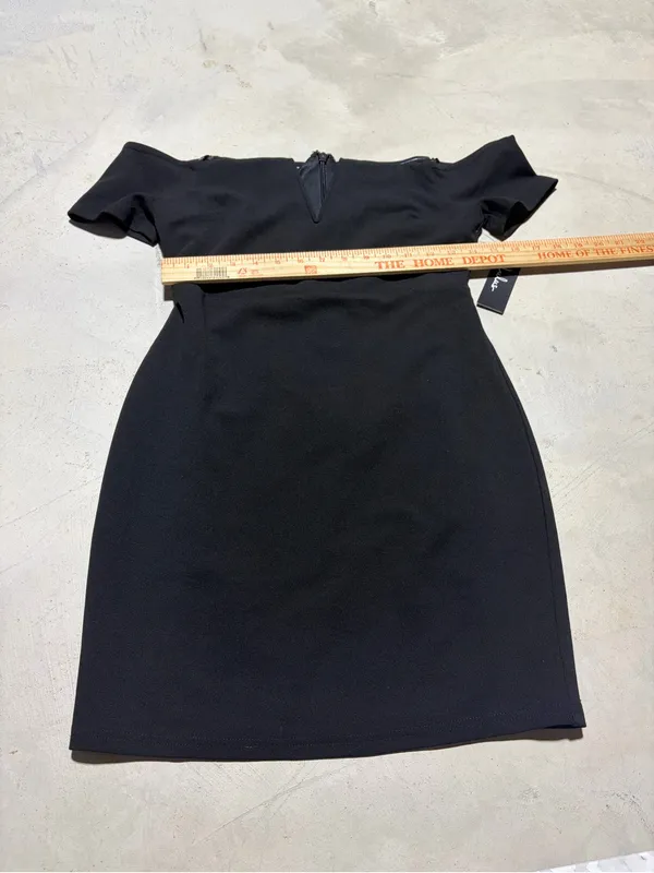 Lulus NWT Off-the-Shoulder Black mini Dress medium - Image 4