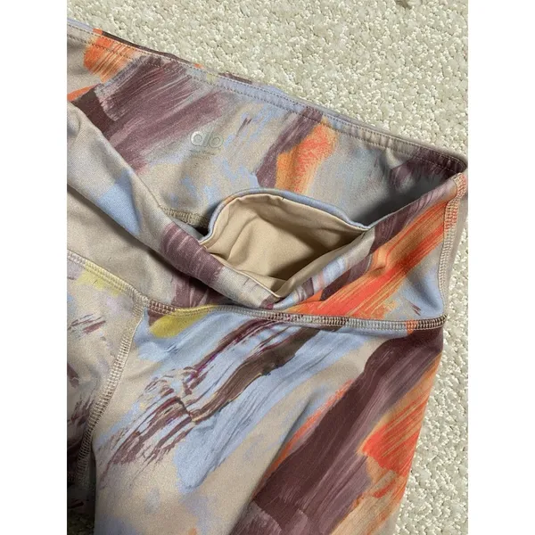 alo Women's Multicolor Abstract Capri Leggings Size S Activewear - Image 7