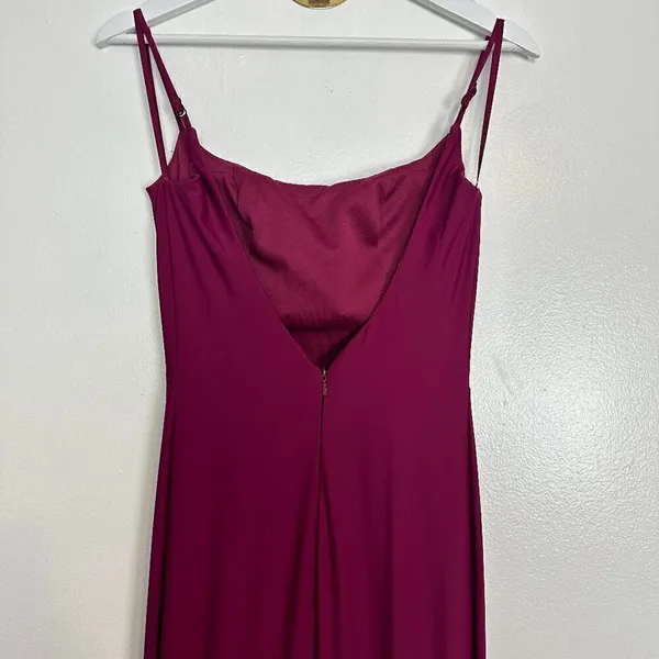 LA FEMME Simple Elegant Long Jersey Dress with Scoop Neck in Burgundy - Image 7