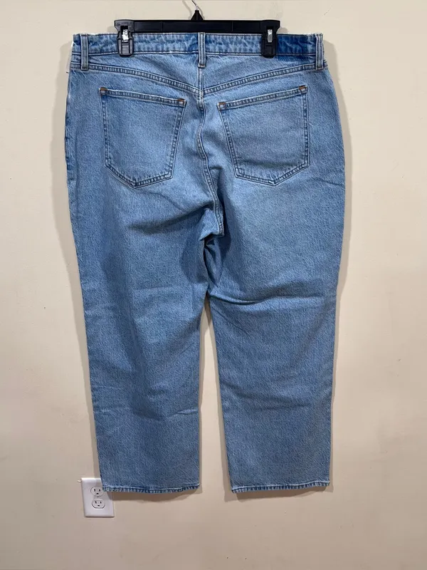 NWT Abercrombie & Fitch The '90s Relaxed Jeans in a high-rise style size16 short - Image 9
