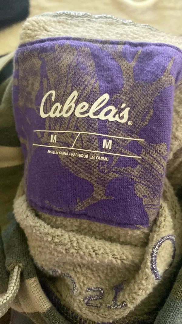 Cabelas Sweatshirt - Image 4