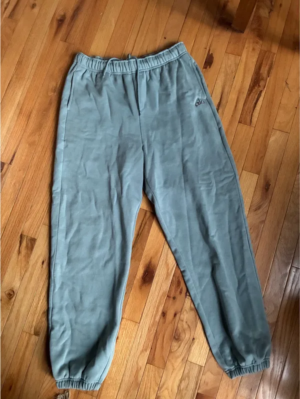 Alo sage green joggers - Image 2