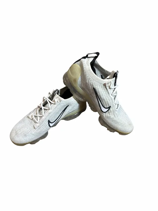 Nike Air VaporMax 2021 Flyknit Athletic Running Shoes - Image 3