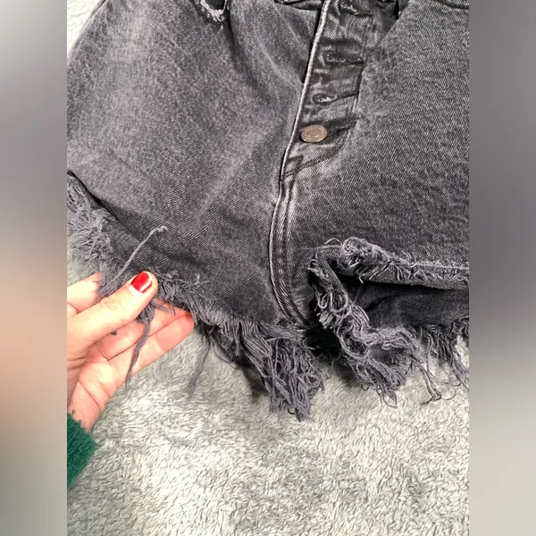 Abercrombie & fitch high rise mom Black Denim Frayed Shorts - Image 6