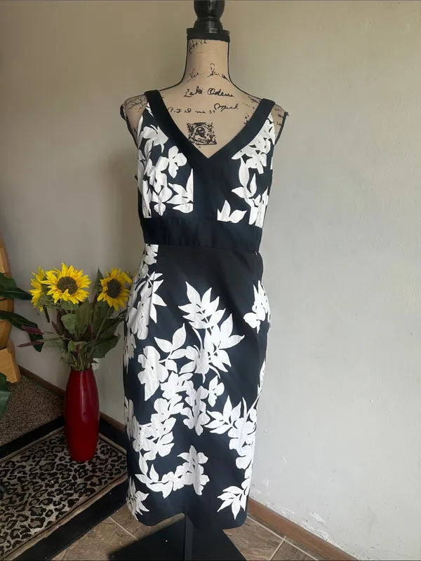 White House Black Market Floral Black White Sheath Dress Size 14 - Image 2