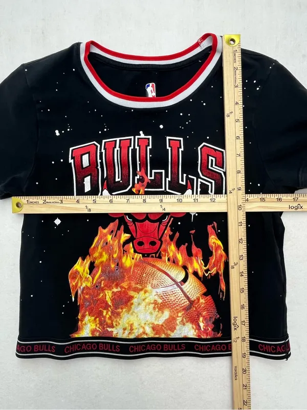 Chicago Bulls NBA Black Flame Basketball Graphic Women’s Crop Top Shirt Small - Image 7