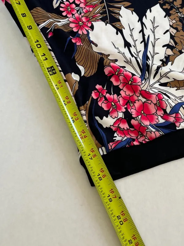 Women's Pajama Set L Short Sleeve Shirt and Capri Soft Pull‎ On Pants Pockets - Image 12